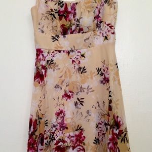 Floral mid-dress, connected apparel size 6p